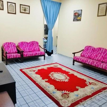 Homestay Bandar Pekan - Musleem Preferred エクステリア 写真