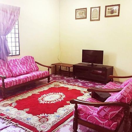 Homestay Bandar Pekan - Musleem Preferred エクステリア 写真