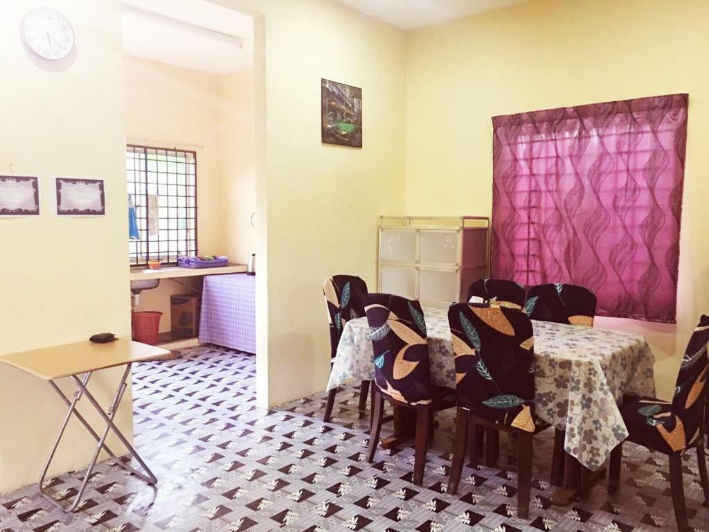 Homestay Bandar Pekan - Musleem Preferred エクステリア 写真