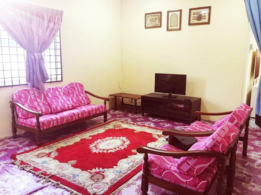 Homestay Bandar Pekan - Musleem Preferred エクステリア 写真